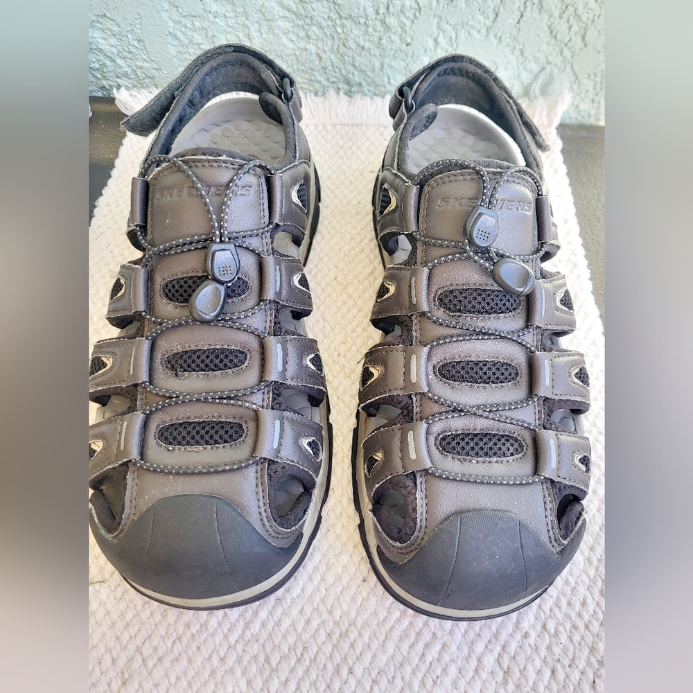 Mens sz.10 Skechers Fisherman Sandals